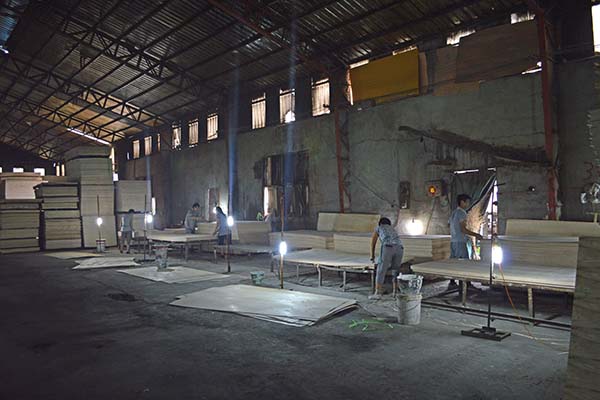 好色先生在线观看下载刮膩子加工車間